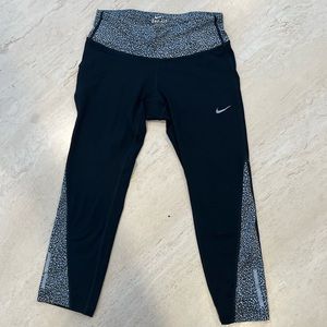 NIKE Dri-Fit Cropped Legging XS